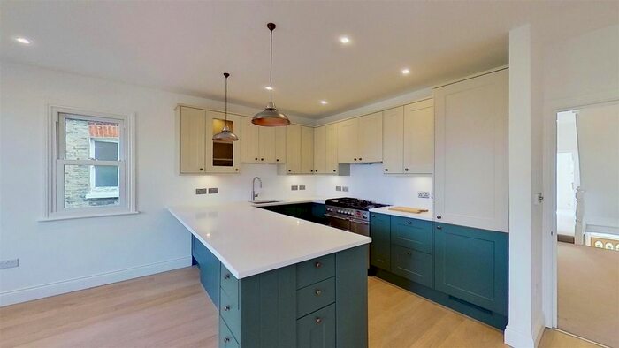 4 Bedroom Maisonette To Rent In Quinton Street, London SW18