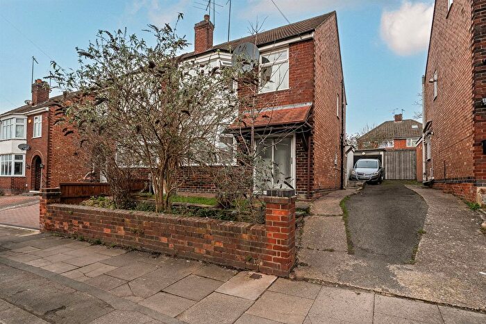 3 Bedroom Semi Detached House For Sale In Cecily Road, Coventry, CV3