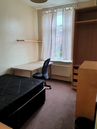 5 Bedroom Terraced House To Rent In Carberry Road, Leeds, LS6