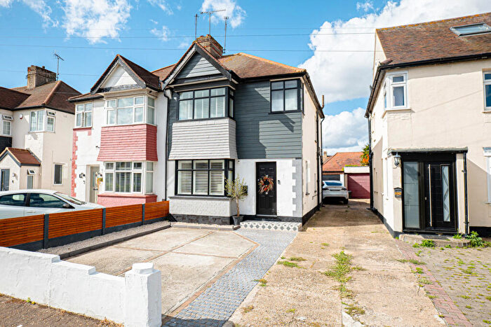 3 Bedroom Semi-Detached House For Sale In Aragon Close, Southend-on-sea, SS2
