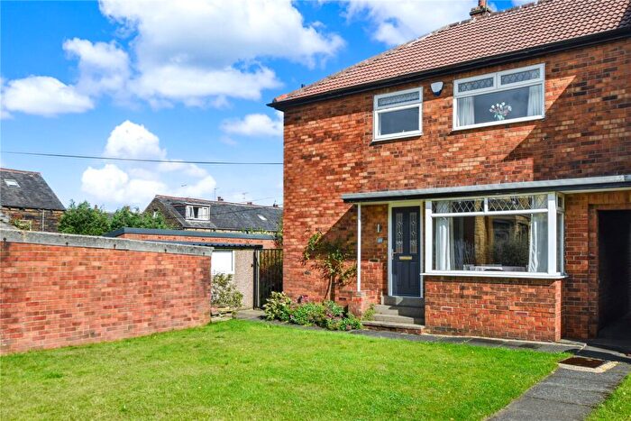 3 Bedroom End Of Terrace House For Sale In Croft House Court, Pudsey, West Yorkshire, LS28