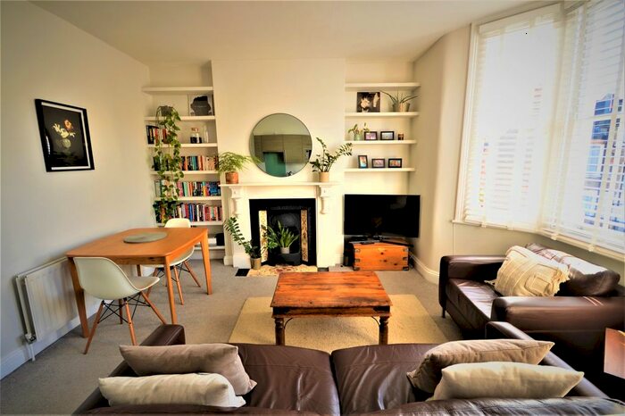 2 Bedroom Flat To Rent In Blakemore Road, London, SW16