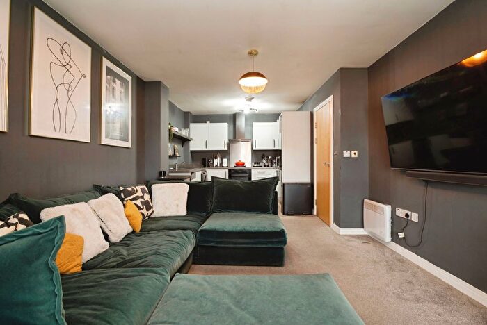 2 Bedroom Flat For Sale In Overstone Court, Cardiff, South Glamorgan, CF10