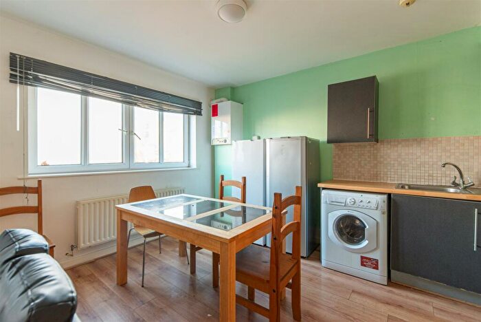 5 Bedroom Flat To Rent In Monday Crescent, City Centre, Newcastle Upon Tyne, NE4