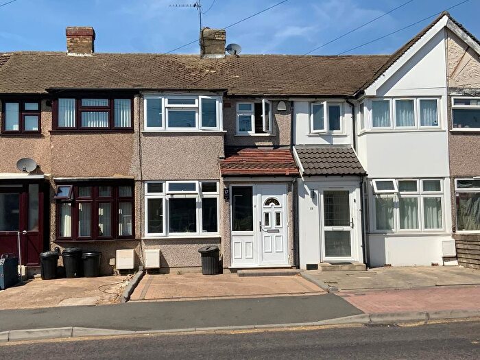 3 Bedroom Terraced House For Sale In Elm Park, Hornchurch, RM12