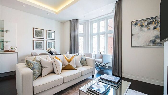 2 Bedroom Flat To Rent In Green Street, Mayfair, London, W1K