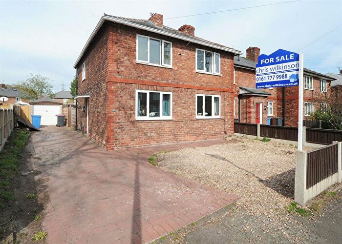 3 Bedroom Town House For Sale In Boundary Road, Irlam, M44
