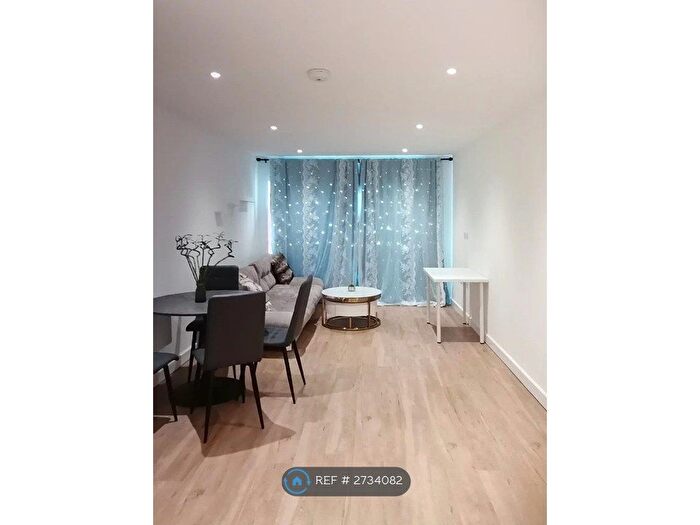 2 Bedroom Flat To Rent In Beaufort Square, London, NW9