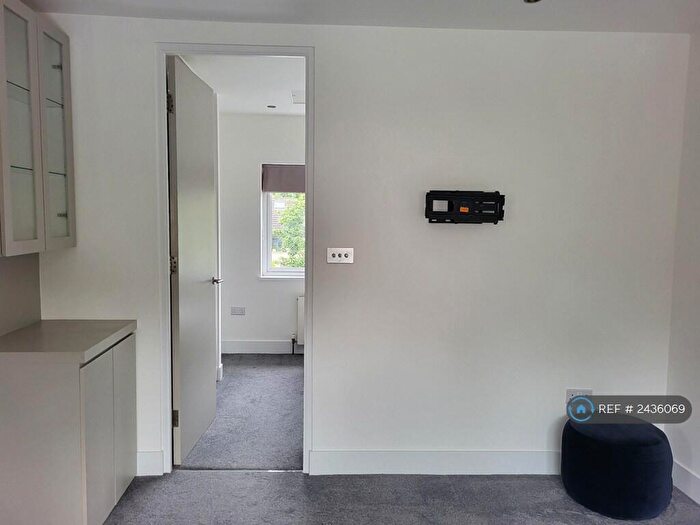 1 Bedroom Flat To Rent In Woodcote Avenue, London, NW7