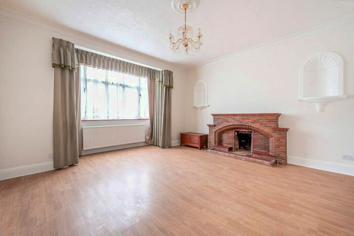 4 Bedroom Property To Rent In Valleyfield Road SW16, Streatham Common, London,