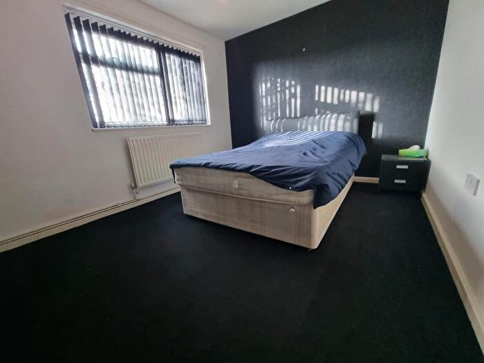1 Bedroom Flat To Rent In Kirkstall, Leeds, West Yorkshire, LS5
