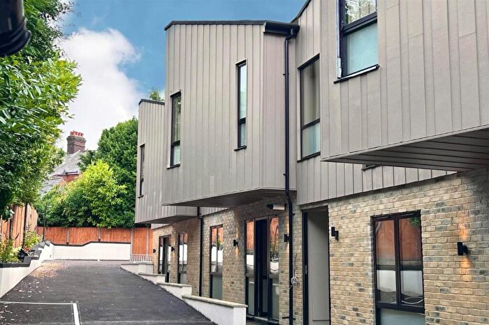 1 Bedroom Flat To Rent In Upper Hale Road, Farnham, Surrey, GU9