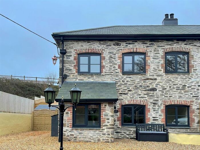 3 Bedroom End Of Terrace House To Rent In Callington, PL17