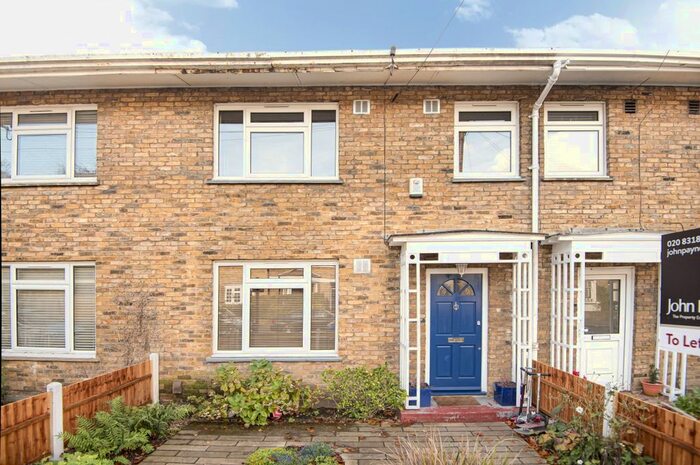 3 Bedroom Flat To Rent In Blackheath Vale, London, SE3