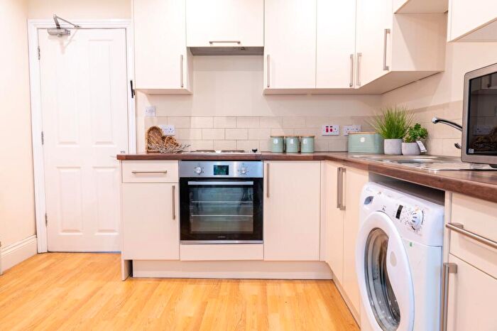 5 Bedroom House To Rent In Courtenay Street, Cheltenham, GL50