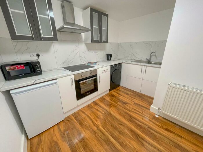Studio To Rent In Kensington, L7