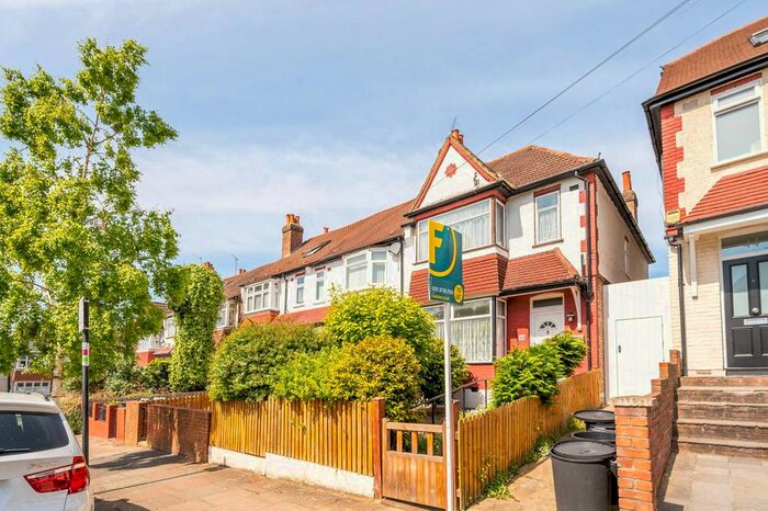 3 Bedroom Property To Rent In Lingwell Road, Tooting, London, SW17