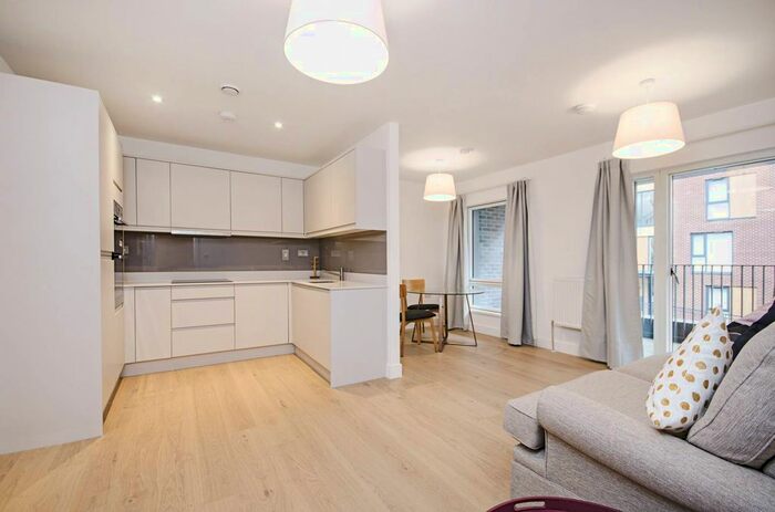 2 Bedroom Flat To Rent In Grove Road, Colindale, London, NW9