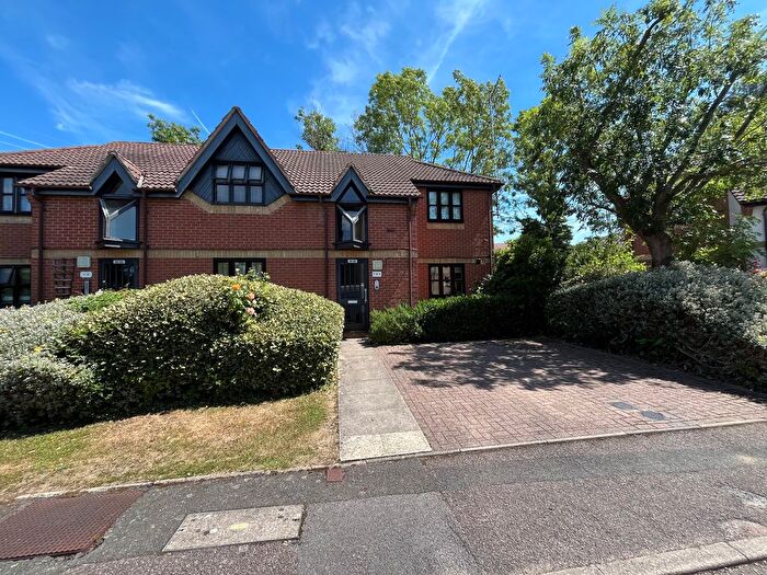 Studio To Rent In Lodgehill Park Close, South Harrow, HA2