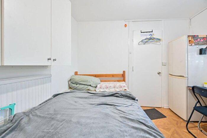 2 Bedroom Flat For Sale In Rotherhithe New Road, South Bermondsey, London, SE16