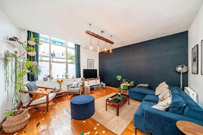 2 Bedroom Flat For Sale In Melbourne Grove, East Dulwich, SE22