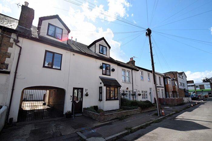 2 Bedroom Flat To Rent In Seaview Road, Shoeburyness, Southend-On-Sea, SS3