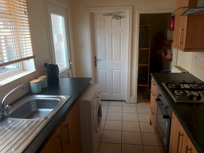 4 Bedroom Terraced House To Rent In Lace Street, Dunkirk, Nottingham, NG7