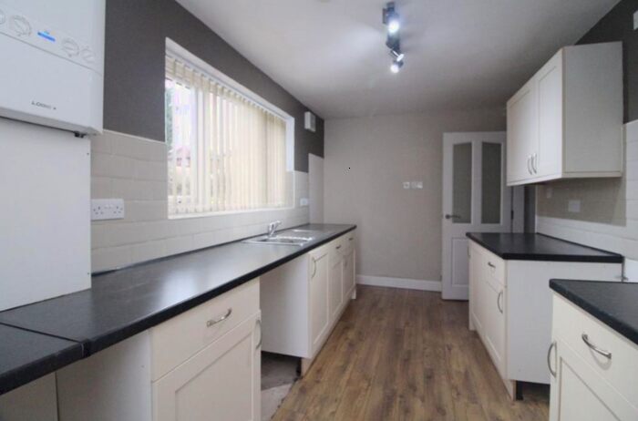 3 Bedroom Flat To Rent In Southwark Park Road, London, London, SE16