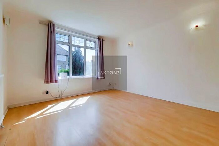 3 Bedroom Terraced House To Rent In Cornworthy Road, Dagenham, Essex, RM8