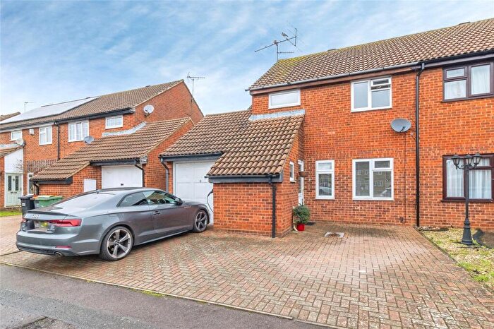 4 Bedroom Semi-Detached House For Sale In Gemini Close, Leighton Buzzard, Bedfordshire, LU7