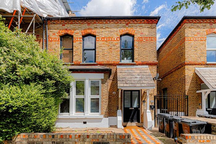 1 Bedroom Flat For Sale In Finsbury Park Road, London, N4