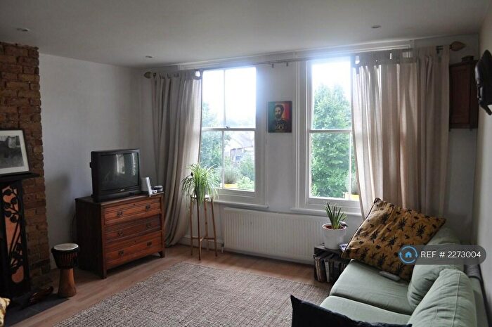 2 Bedroom Flat To Rent In Thurlow Park Road, London, SE21