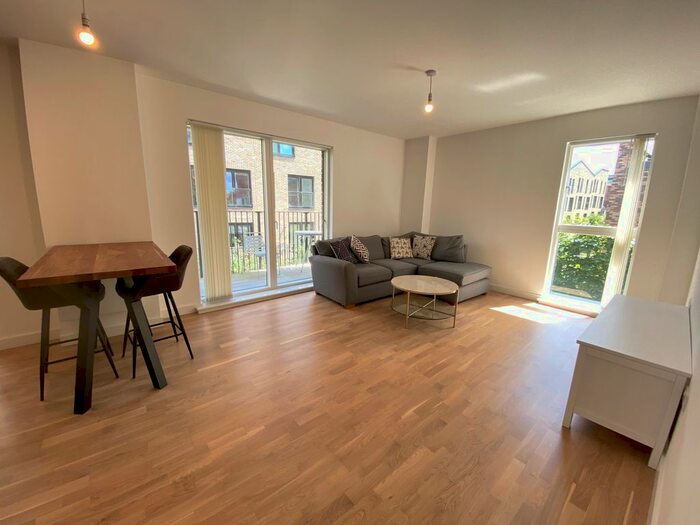 2 Bedroom Flat To Rent In Lockgate Mews, Manchester, M4