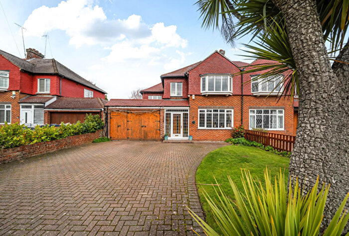 4 Bedroom Semi Detached House For Sale In Midfield Way, Orpington, BR5