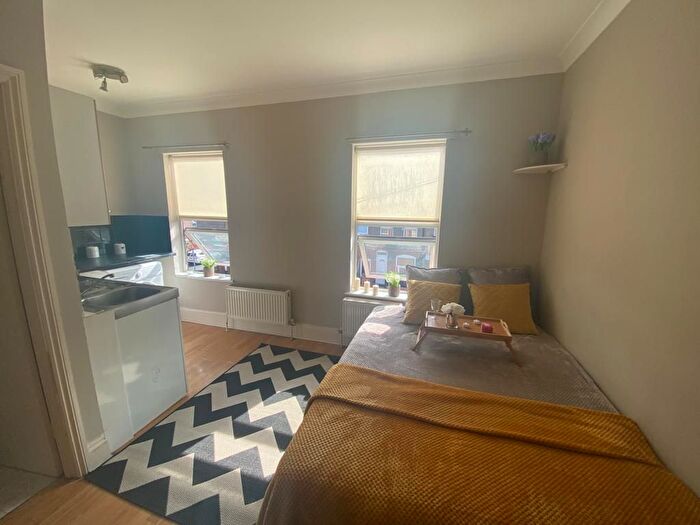 Studio To Rent In Dallow Road, Luton, LU1