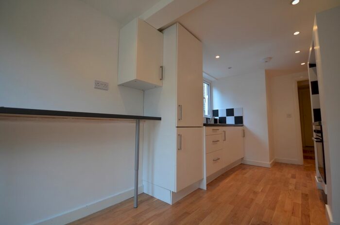 1 Bedroom Flat To Rent In Kincaid Road, Peckham, SE15