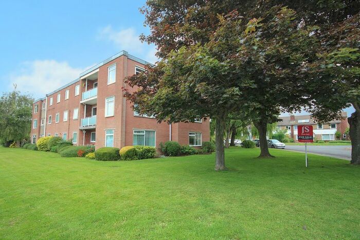 2 Bedroom Flat To Rent In Stonehurst Road, Worthing, BN13