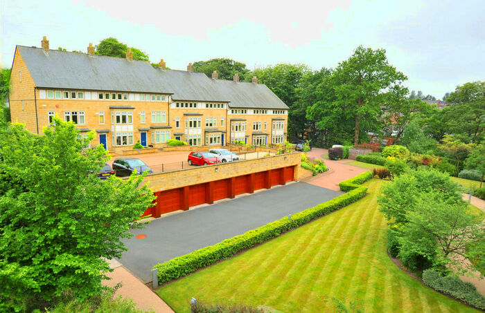 4 Bedroom Town House To Rent In Royal Gardens, Victoria Road, Harrogate, HG2