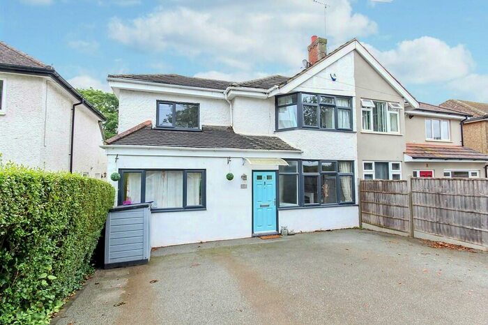3 Bedroom Semi-Detached House For Sale In Hilltop Road, Wellingborough, NN9