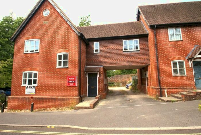 4 Bedroom Semi-Detached House To Rent In Chantry Street, Andover, SP10