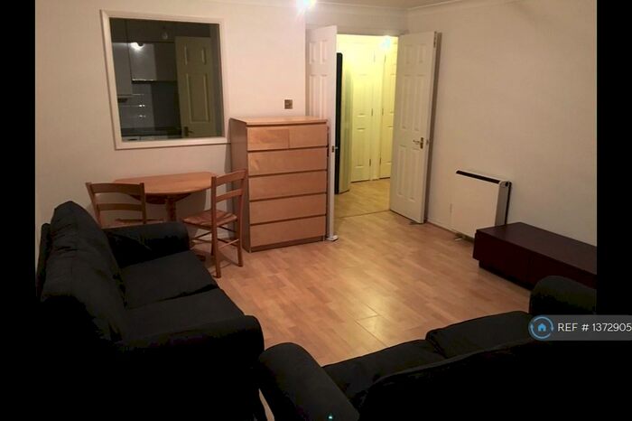 2 Bedroom Flat To Rent In Jardine Road, London, E1W