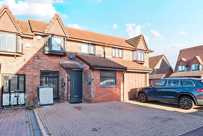 3 Bedroom Terraced House For Sale In Cottongrass Close, Croydon, CR0