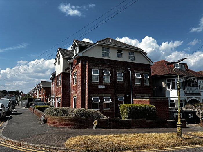 2 Bedroom Flat To Rent In Violet Lodge, Castlemain Avenue, BH6