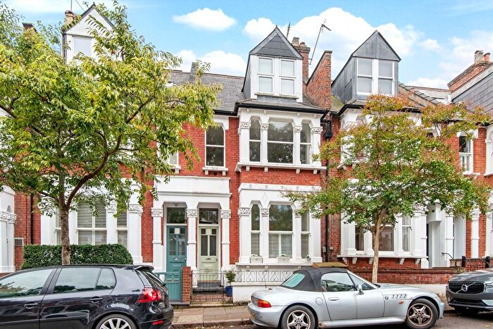 2 Bedroom Flat For Sale In Waterlow Road, London, N19
