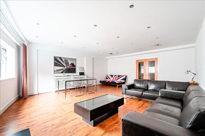 3 Bedroom Apartment For Sale In Hatton Garden, Camden, EC1N