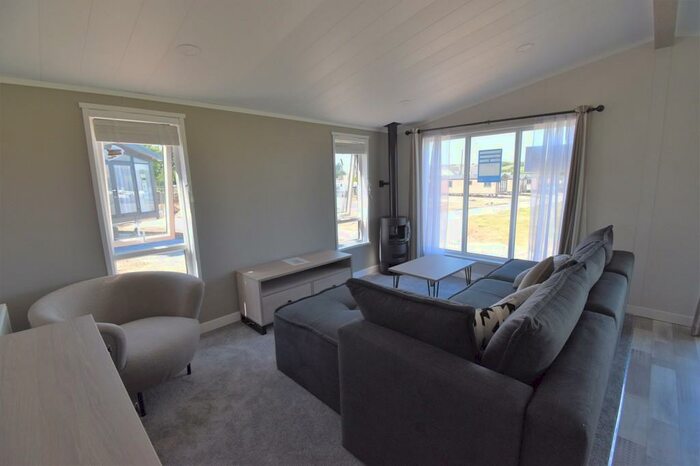 2 Bedroom Detached Bungalow For Sale In Ridgeway Park Resort, Manorbier, SA70