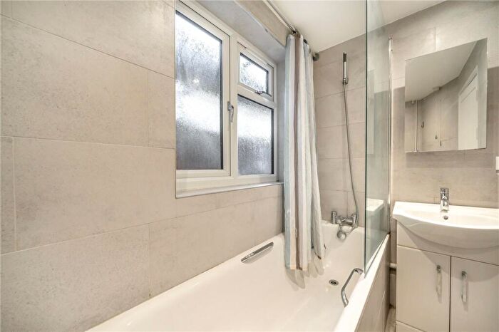 2 Bedroom Apartment To Rent In Fenham Road, London, SE15