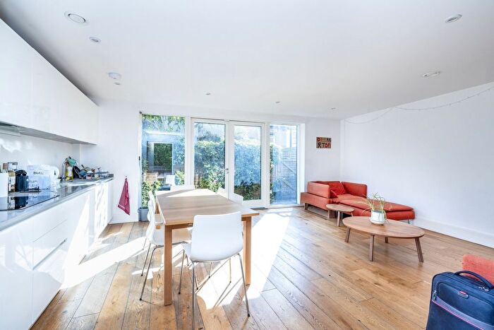 3 Bedroom Flat To Rent In Tisdall Place, London, SE17