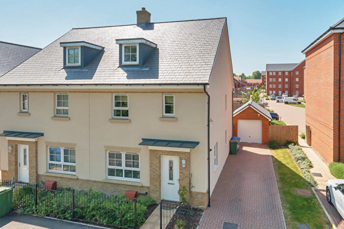 5 Bedroom Semi-Detached House For Sale In West Hope Grant's Road, Aldershot, GU11