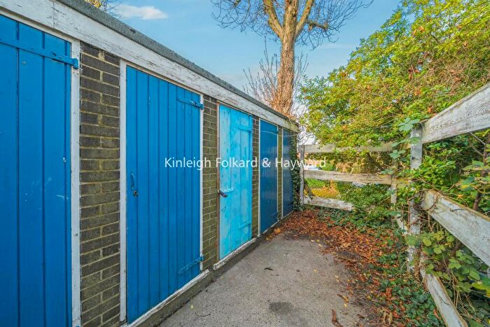 2 Bedroom Flat For Sale In Church Lane, Fortis Green, N2